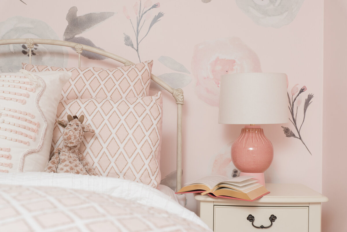 pink girls bedroom-1