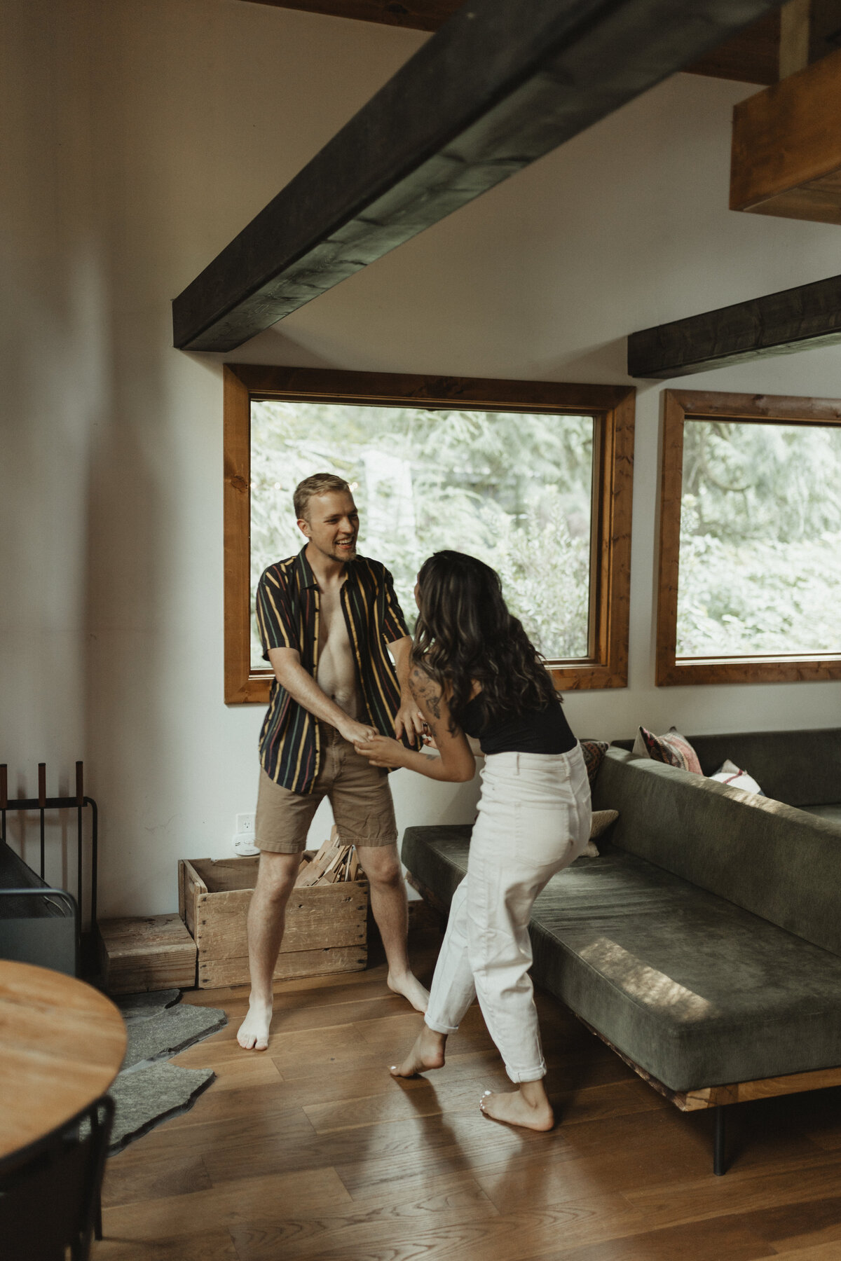 casualcouplesinhomesessionkansascityphotographer-5