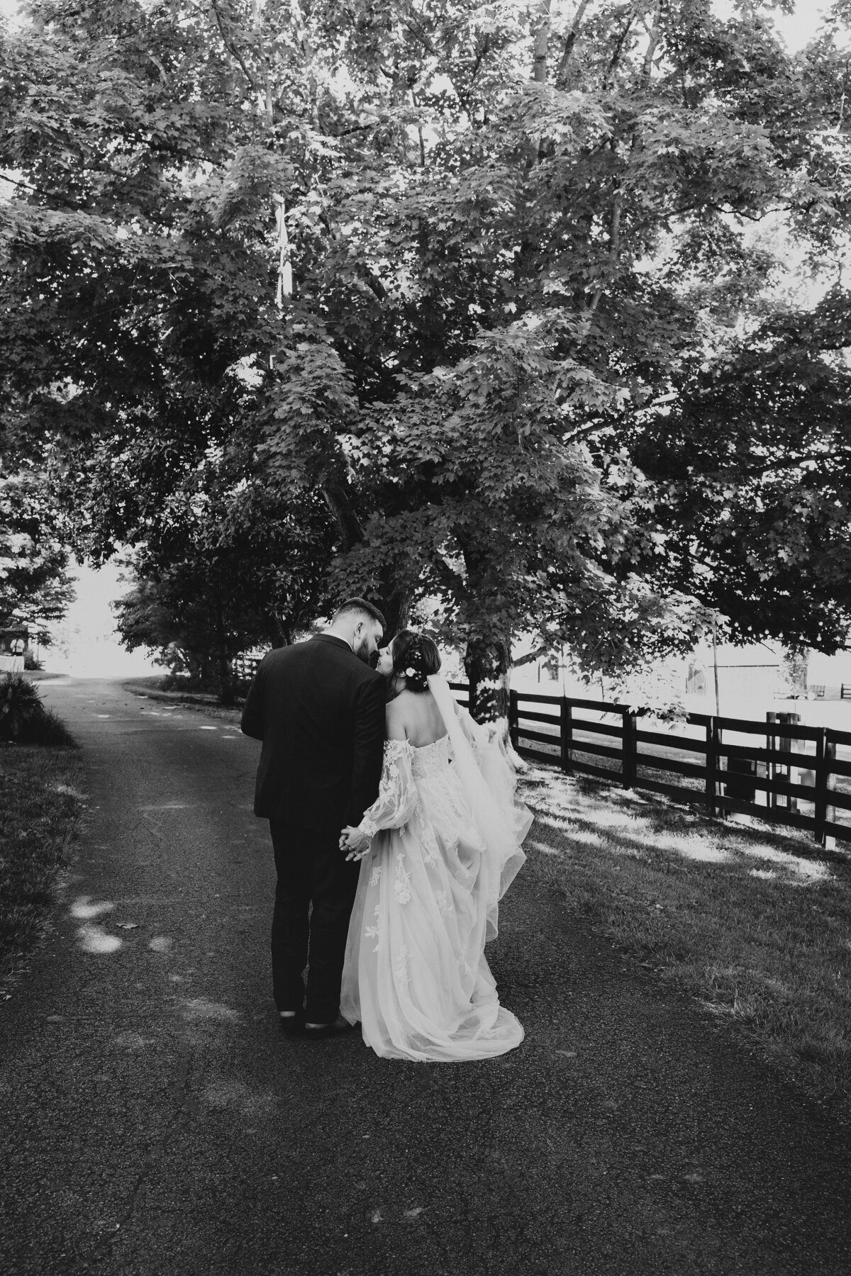 Lexington-Kentucky-Wedding-Couple-31