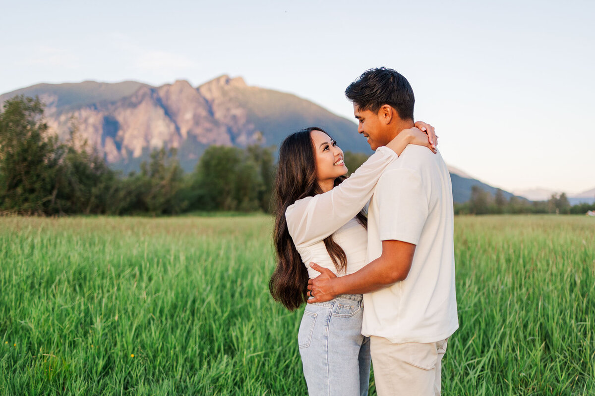 Elk-Fields-Northbend-WA-Engagement-Photo-52