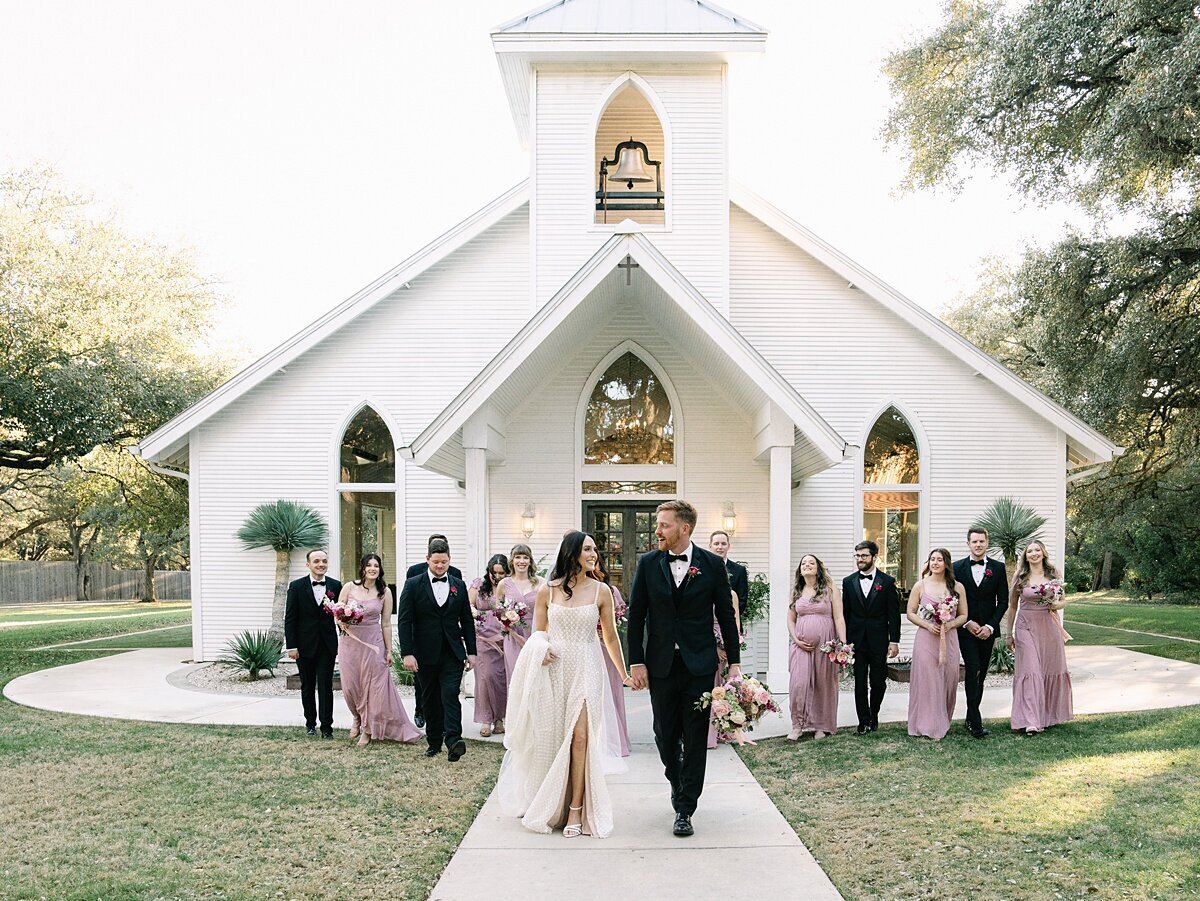 Chandelier- of-Gruene-San-Antonio-wedding_0038