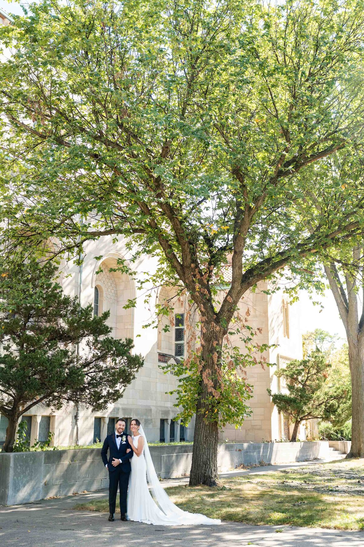 elizabeth-andrew-st-thomas-more-catholic-wedding-photo-5