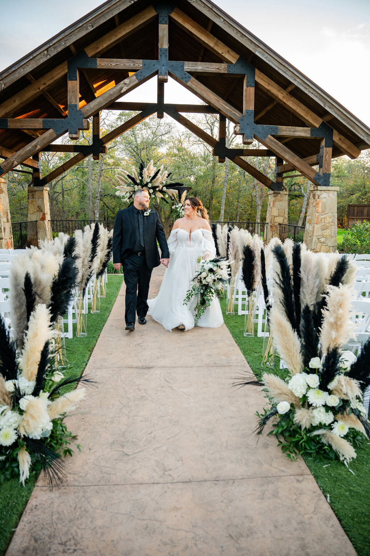 BrideandGroomatTheLodgeAubrey