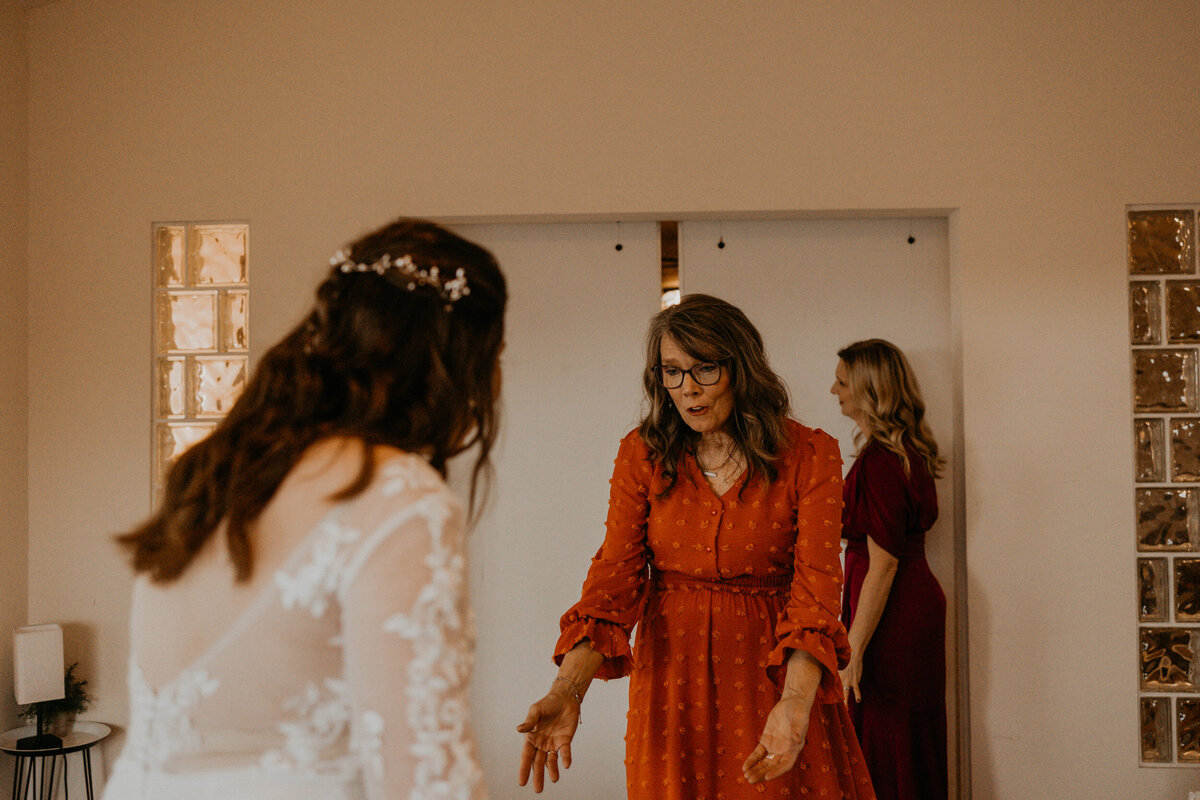 bride getting ready with her wedding party before ceremony