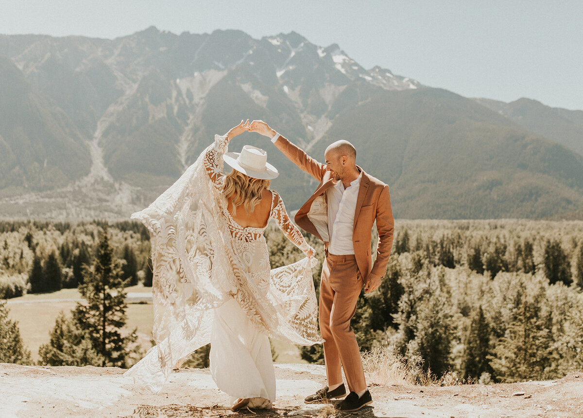 the-mclachlans-blackcomb-helicopters-wedding-mt-currie-pemberton-kat+josh-51_websize