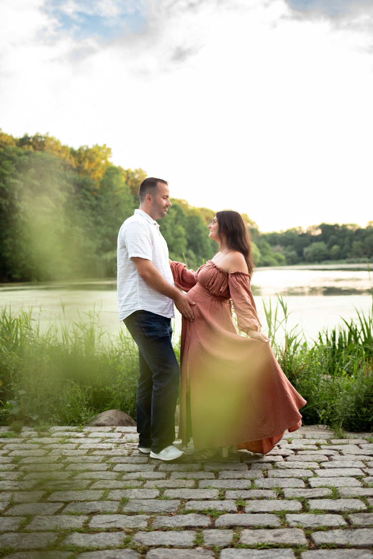 intimate-maternity-session-oakland-lake