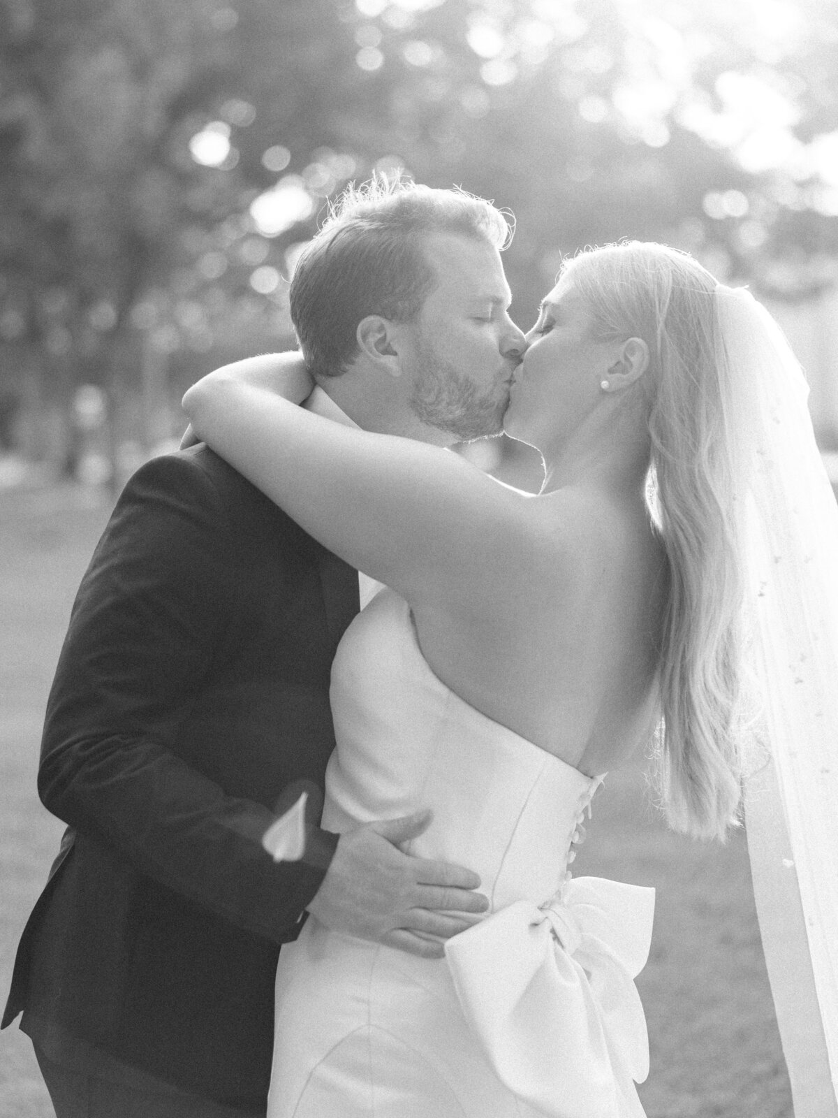 Arkansas Inn at Carnall Hall Wedding | Shalae Byrd-102