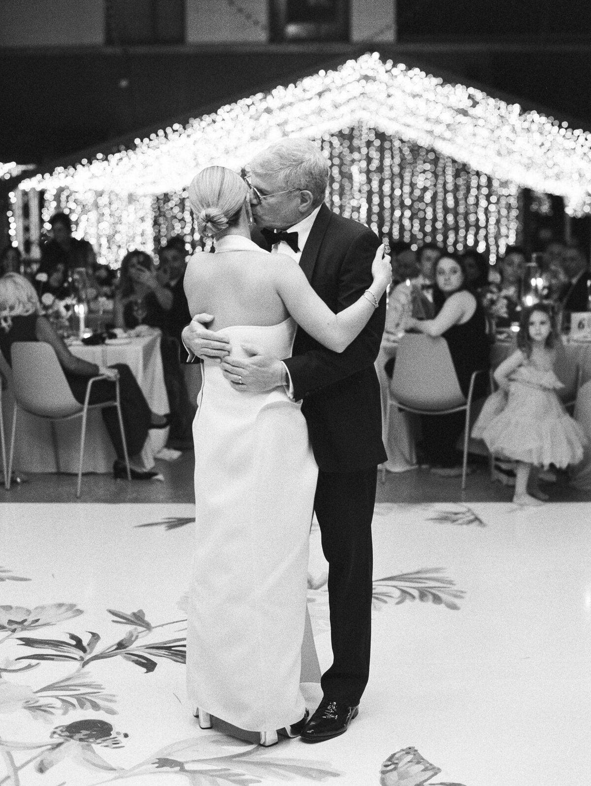 Austin-Fine-Art-Wedding-Photographer-AnnieScott-WelcomeParty-RuétPhoto-featherandtwine-131