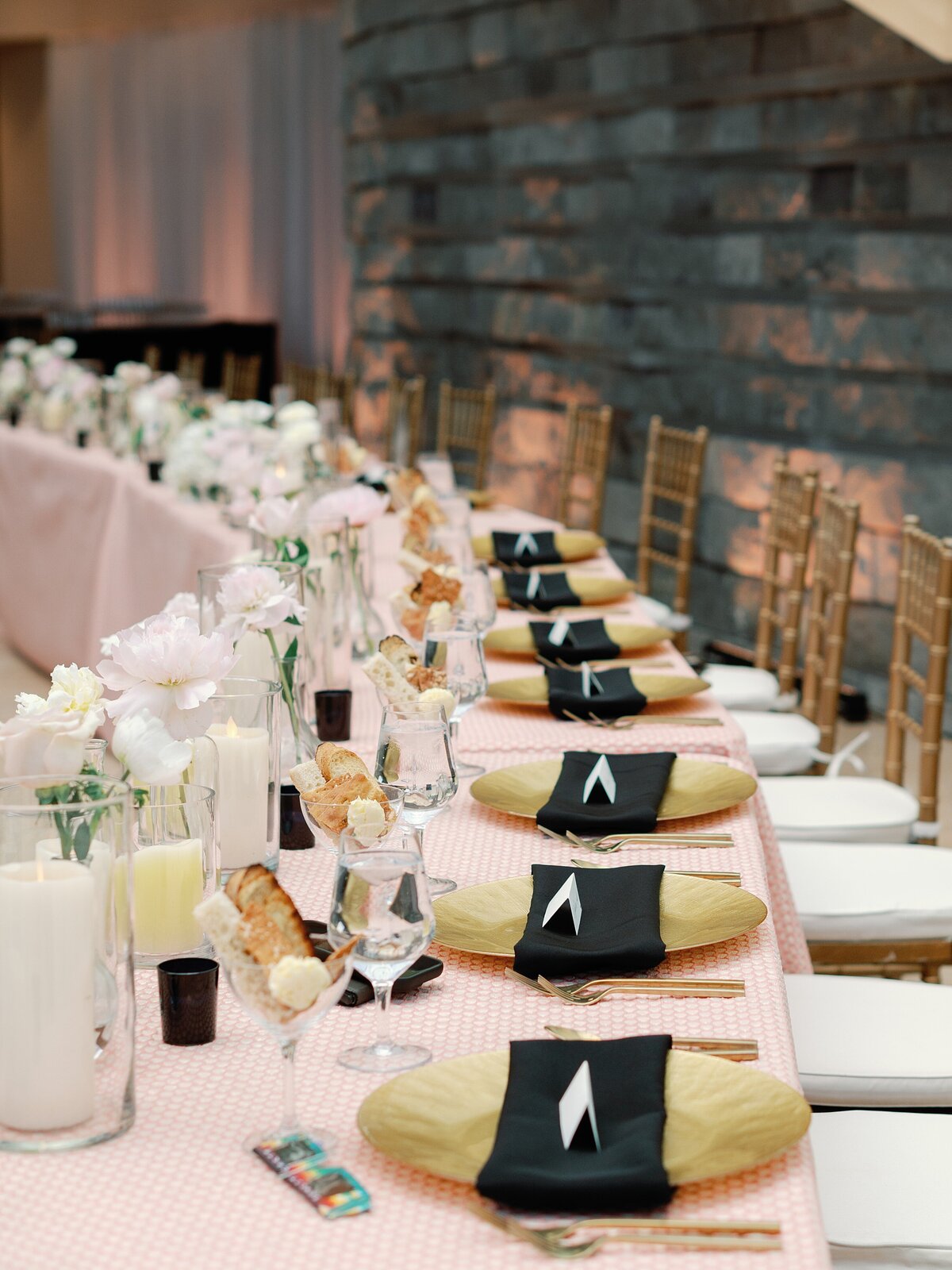 taubman-museum-of-art-wedding-photographer-oliver-and-co-roanoke-wedding_0150
