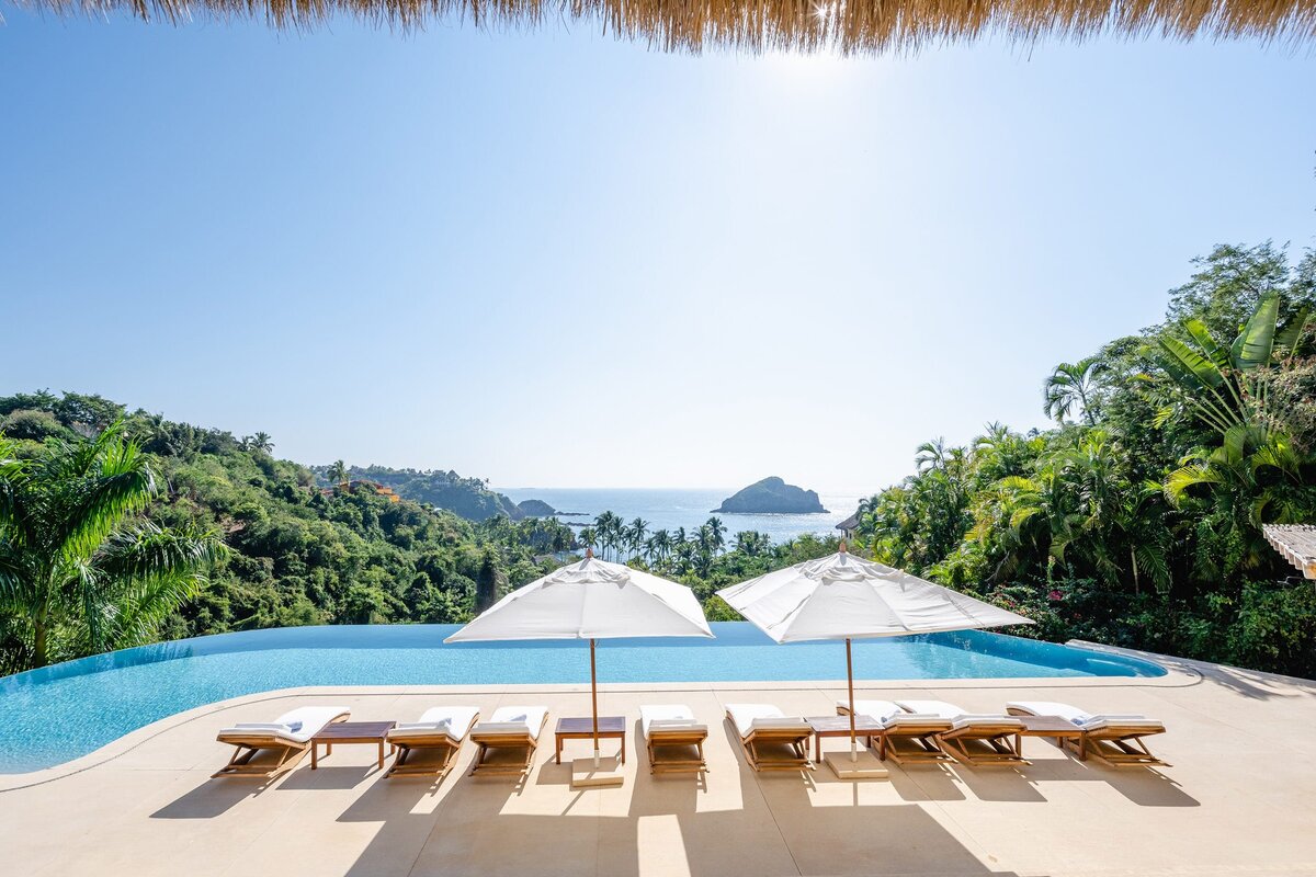 01-6-Careyes-Mexico-Properties-Villas-Casa-Selva-Pool-Ocean-View-2909