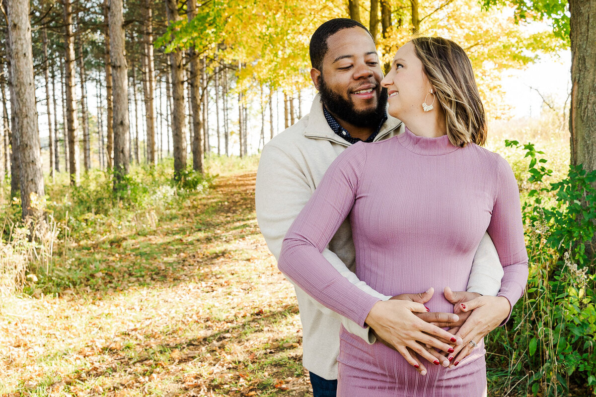 Milwaukee based photographer, Milwaukee wedding photographer, wisconsin photographer, Meredith Mutza Photography, Maternity Photography, Maternity photoshoot, New parents, Milwaukee maternity photographer,