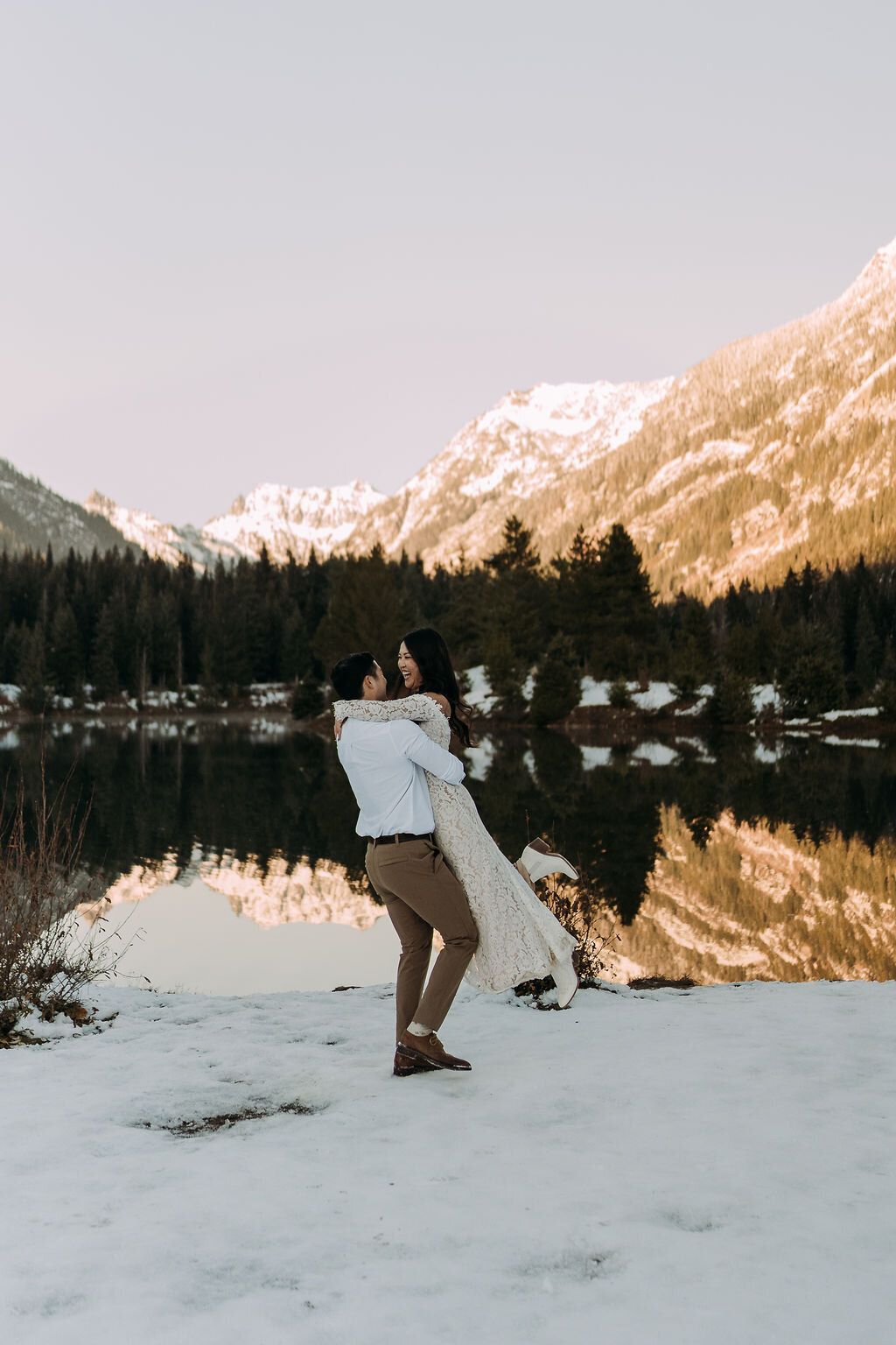 Joyce Li Photography Destination Wedding Elopement Engagement Lifestyle Portrait Photographer West Coast Seattle Washington California goldcreekpondengagement-42