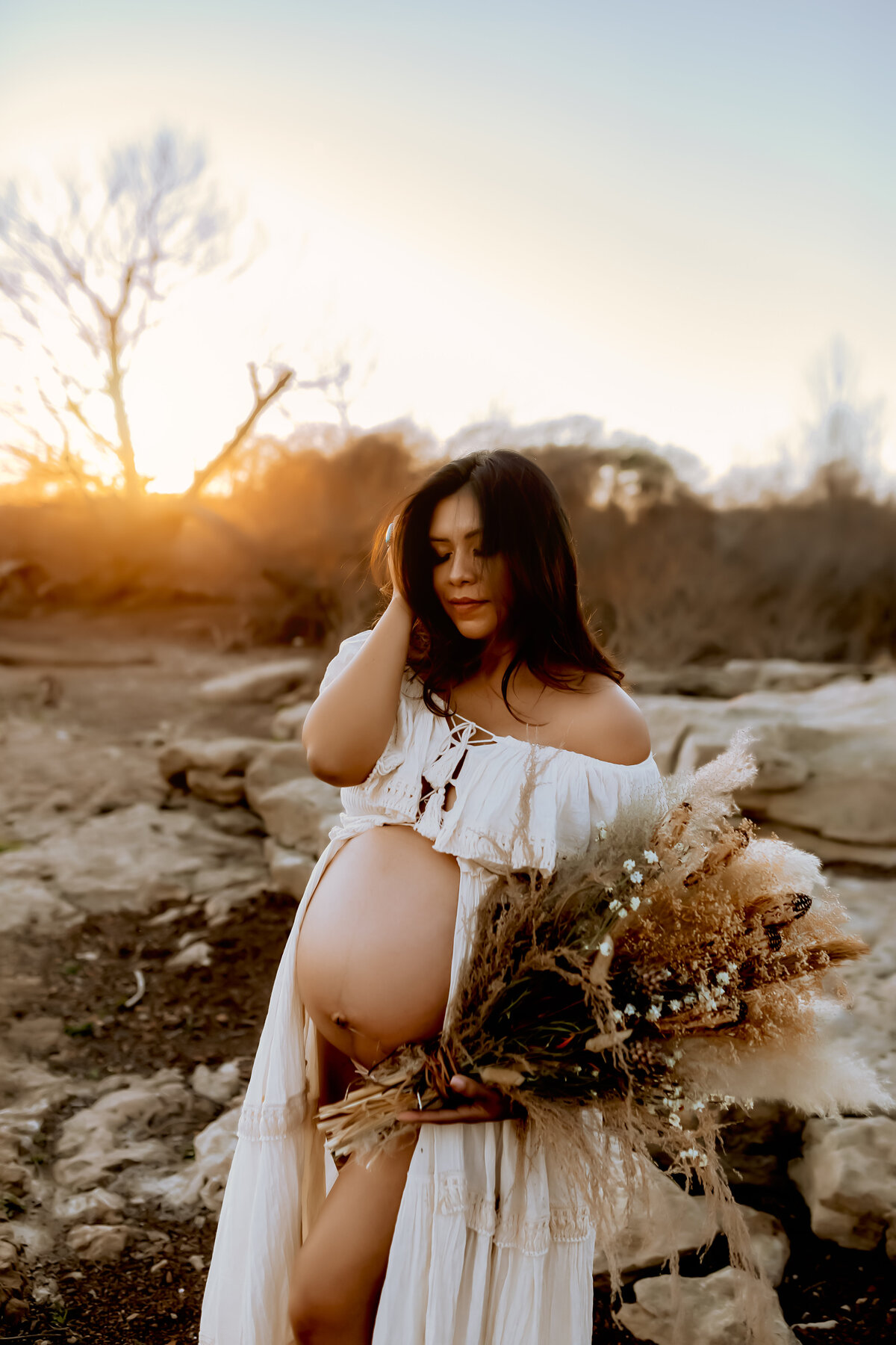 Affordable Maternity session off the lake | Burleson, Texas Family and Maternity Photographer