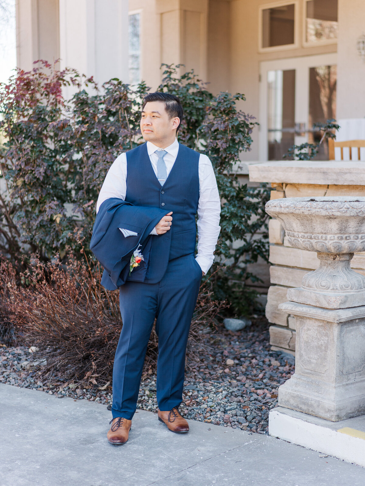 Chateaux at Fox Meadows Colorful Spring Wedding Light and Airy Elena Spraguer Photography  0107