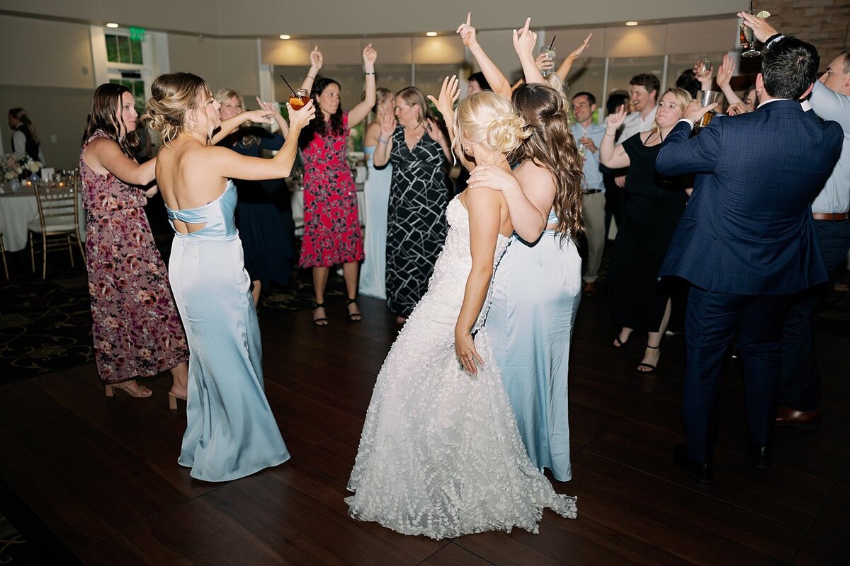 Oak-pointe-country-club-wedding_1312