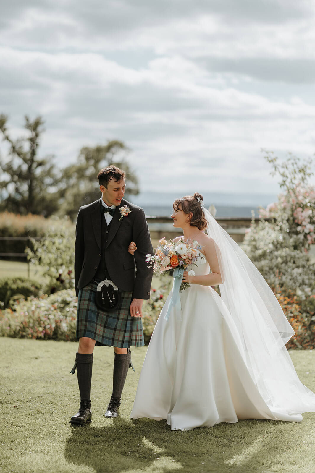 Issy-and-Bella-Floral-Design-Wedding-Florist-Herefordshire-Dewsall-Court-S-J55