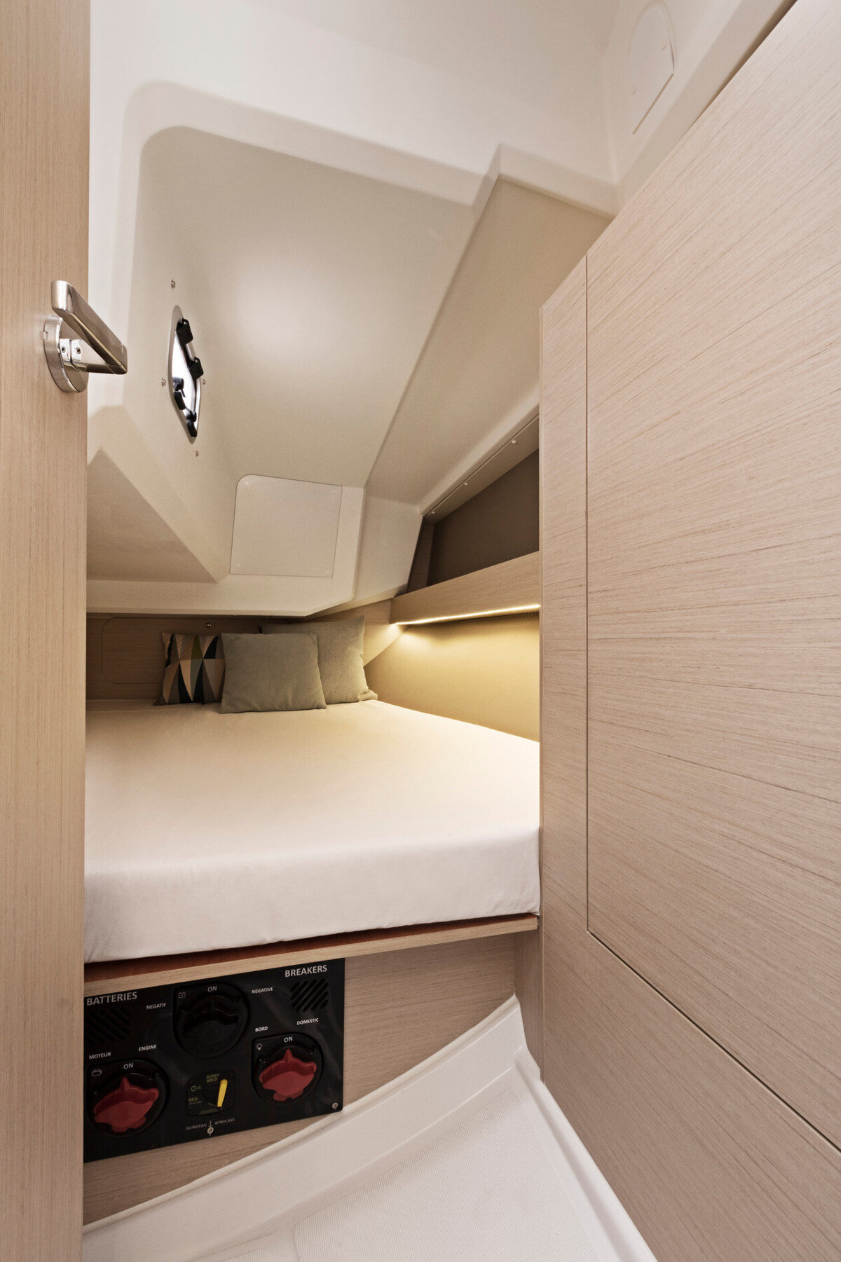Beneteau-oceanis-30.1-4