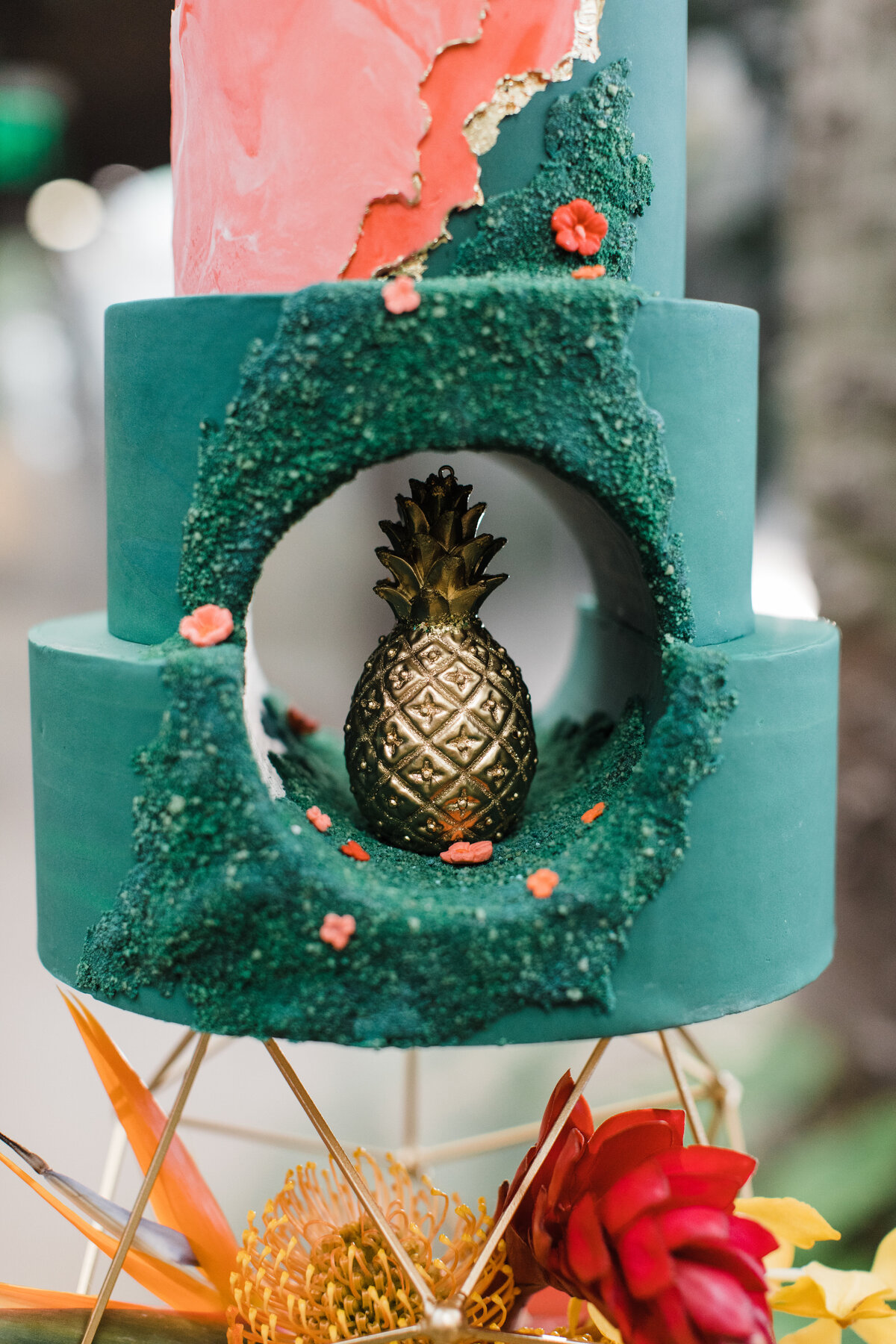 Dallas Aquarium Nimbus Events Wedding Planning Tropical Gold Cake Pinapple