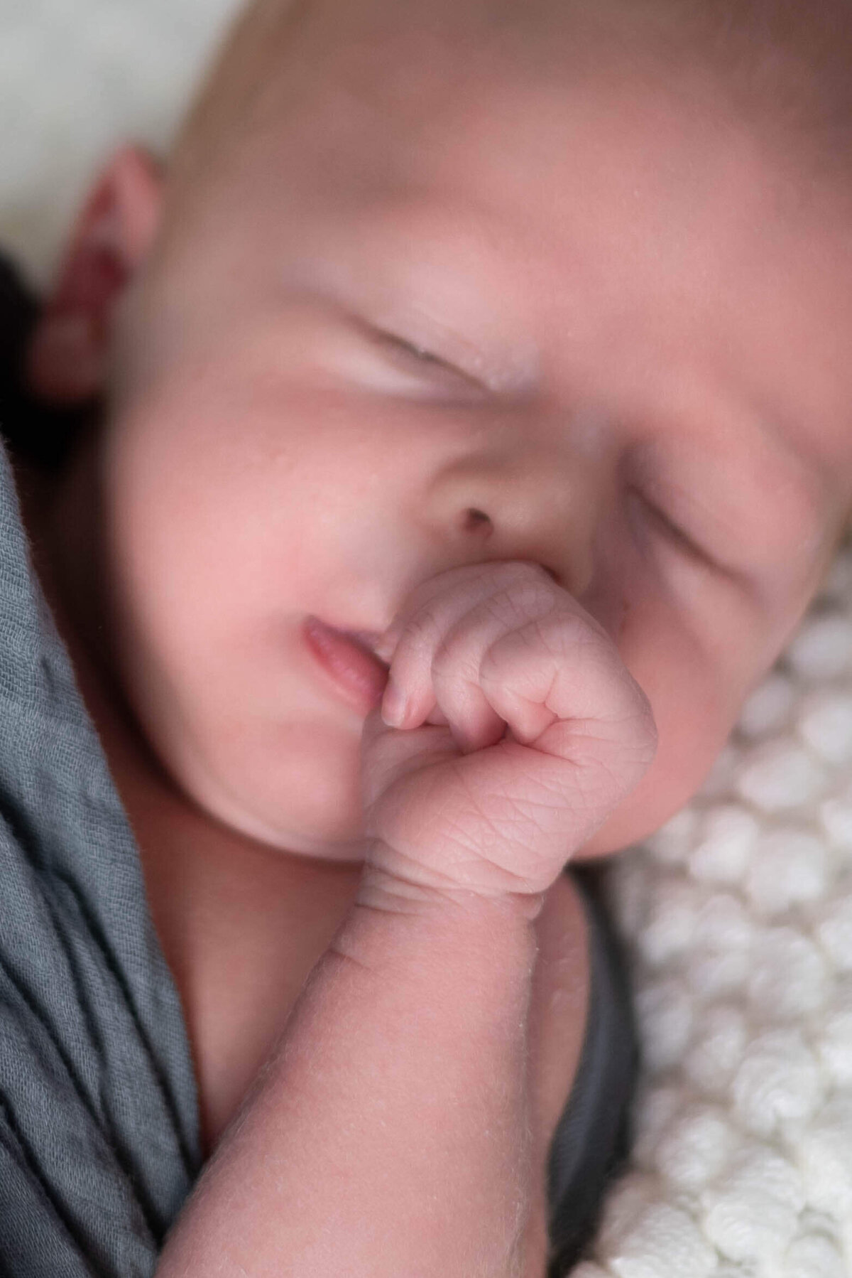 newborn-sleeping-south-lyon
