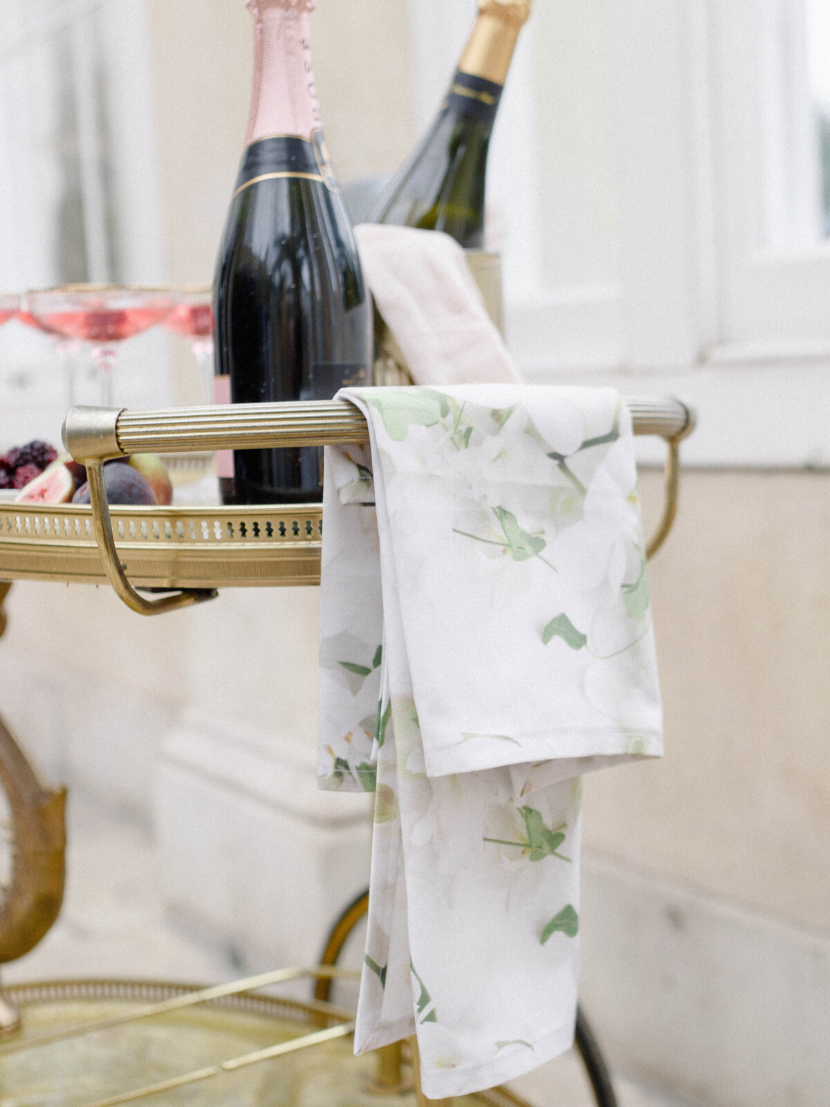 Drinks trolley with champagne