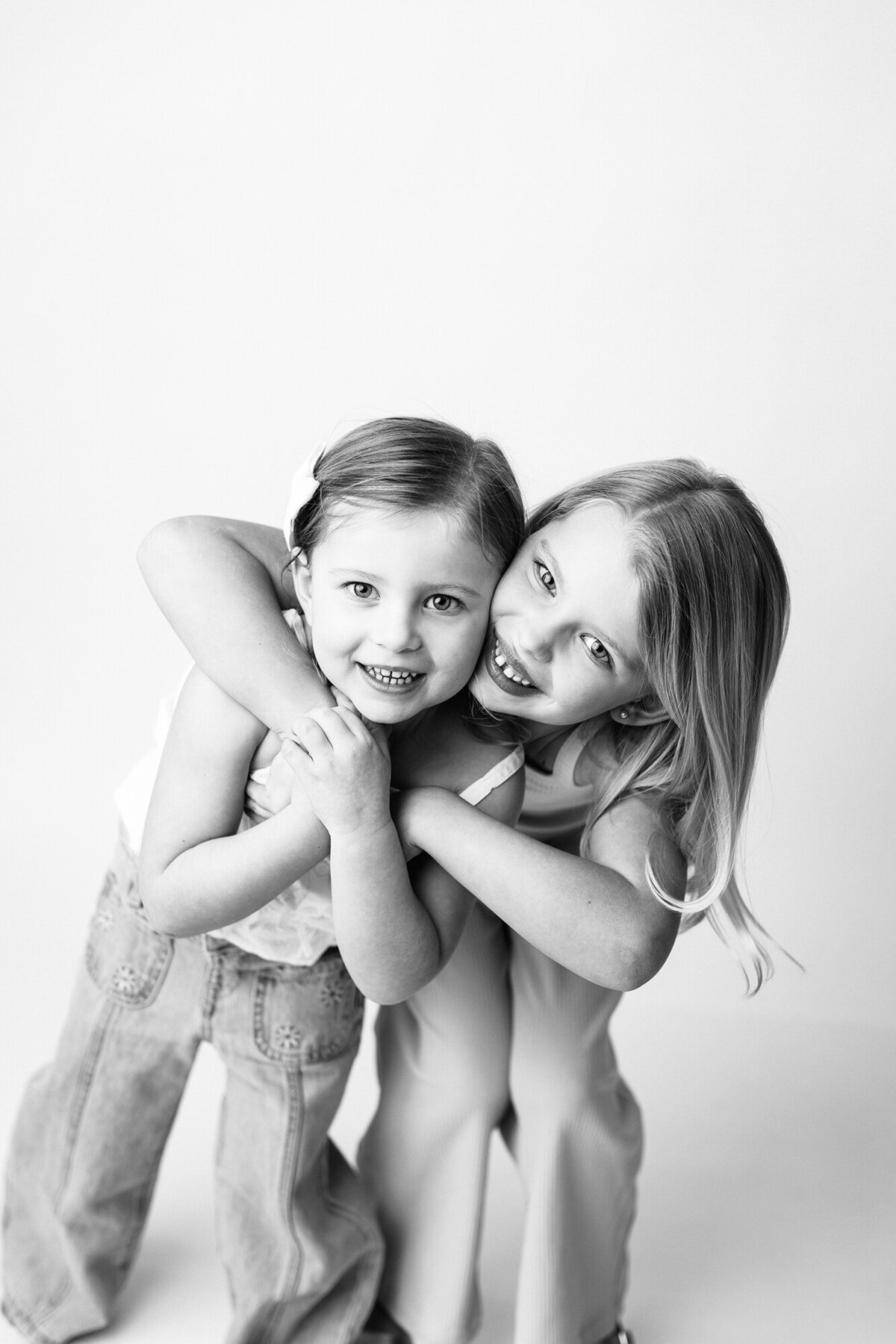personalitysiblingshuggingweb