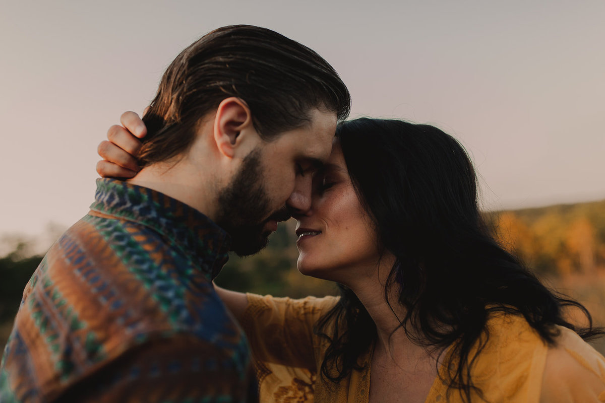 4_Outdoor-Maternity-Boho-Open-Field-Summer-Sunset_Couple