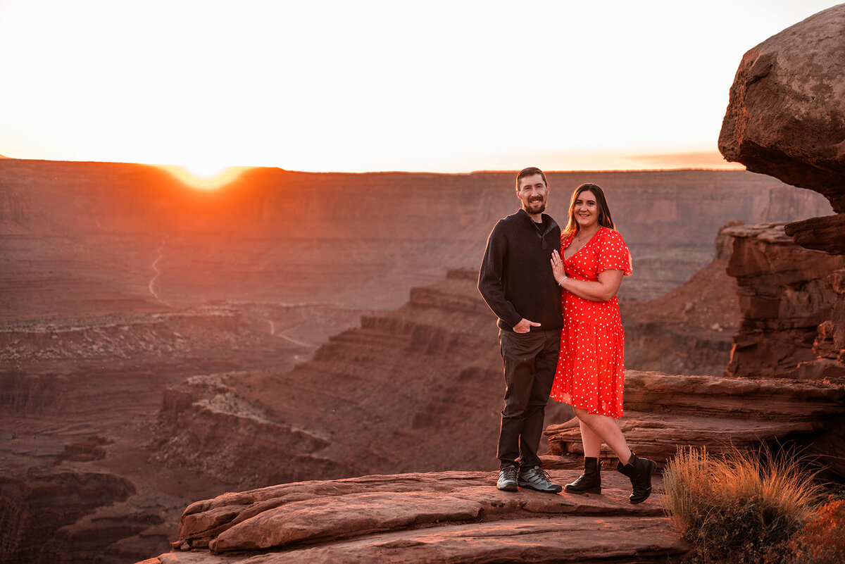 sunset-engagement-photos-moab-dead-horse_0416