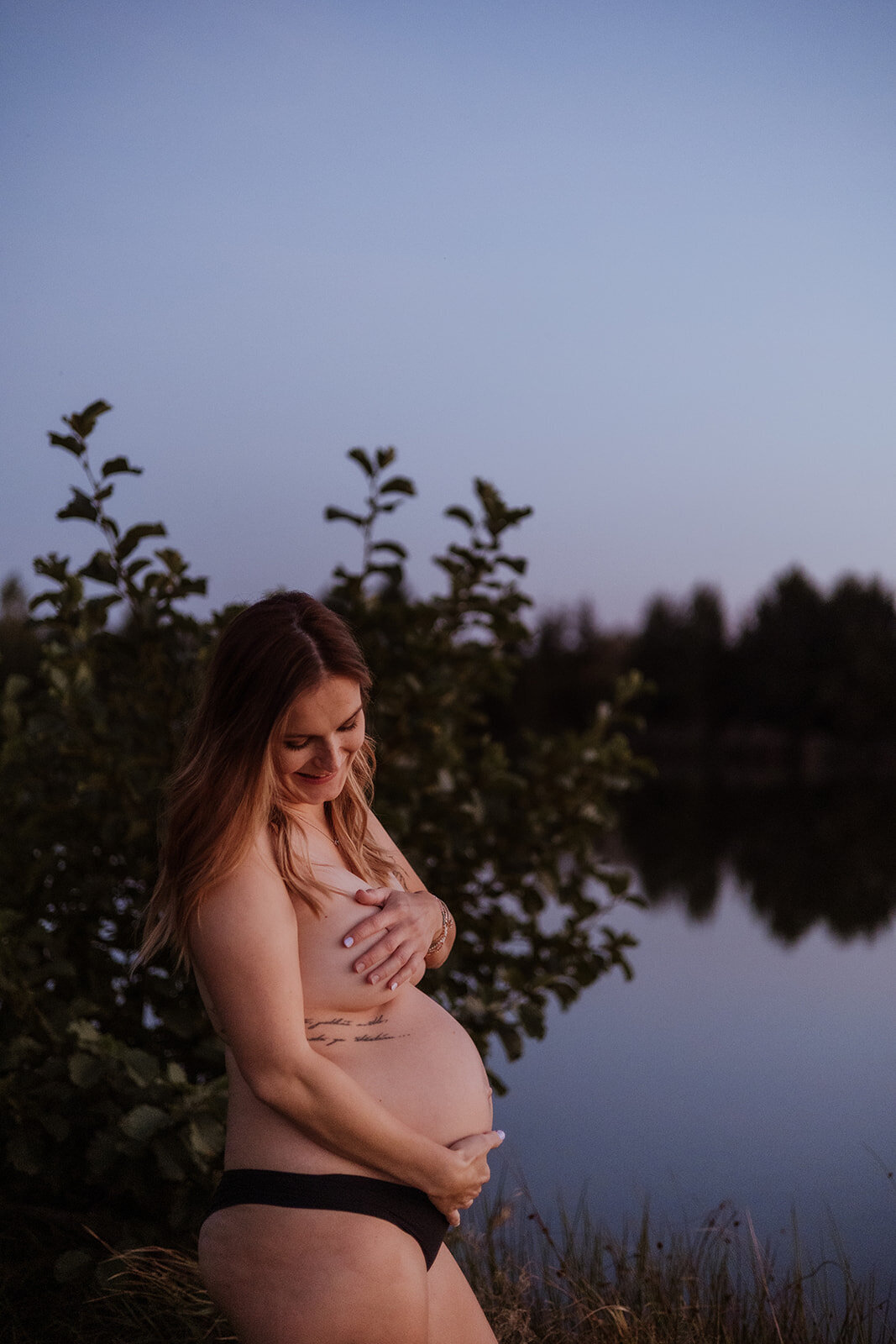 intimní těhotenské focení ve vodě  fotografka plzeň markéta zýka