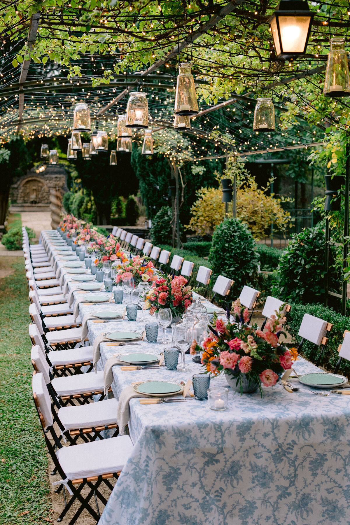 Effortless elegance themed tablescape, romantic details