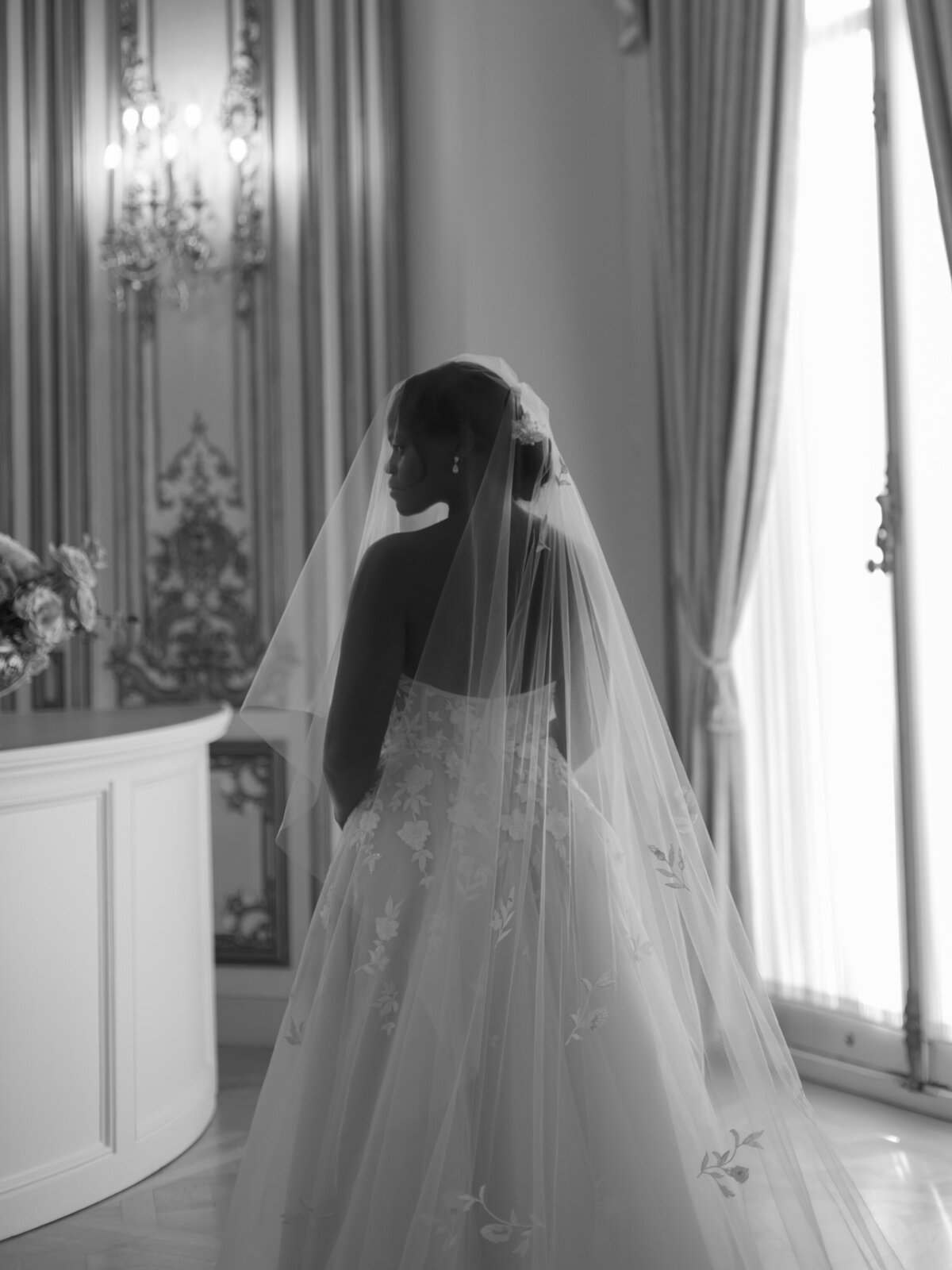 perry-belmont-house-wedding-classic-black-bridal-portrait