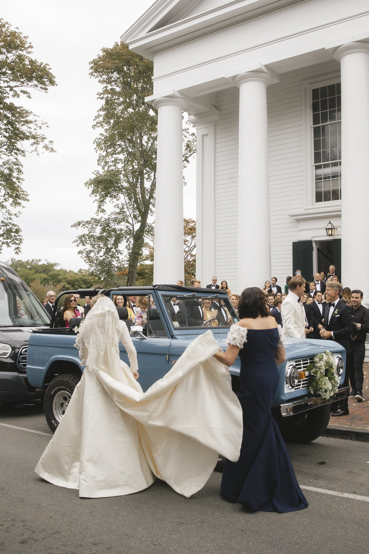 Marthas-vineyard-wedding-planner-kg-events-design-luxury-destination-weddings-private-events-corporate-events-edgartown-ma-event-designer-outdoor-tented-wedding-reception-island-wedding-vogue-wedding-pohogonot-130