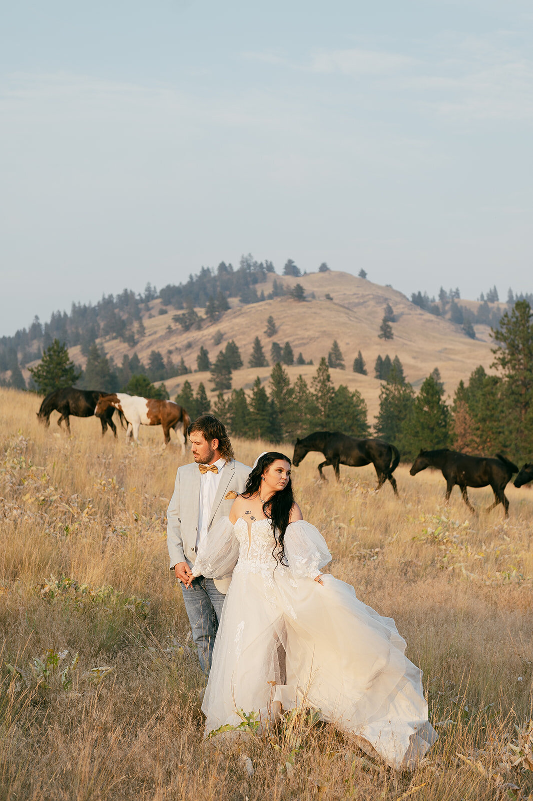 presley-gray-photo-wild-horse-montana-elopement-9722