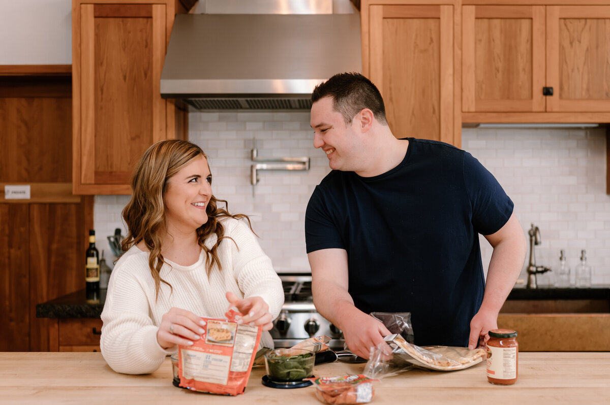 minneapolis-skyline-engagement-session-julianna-mb-photogaphy-10