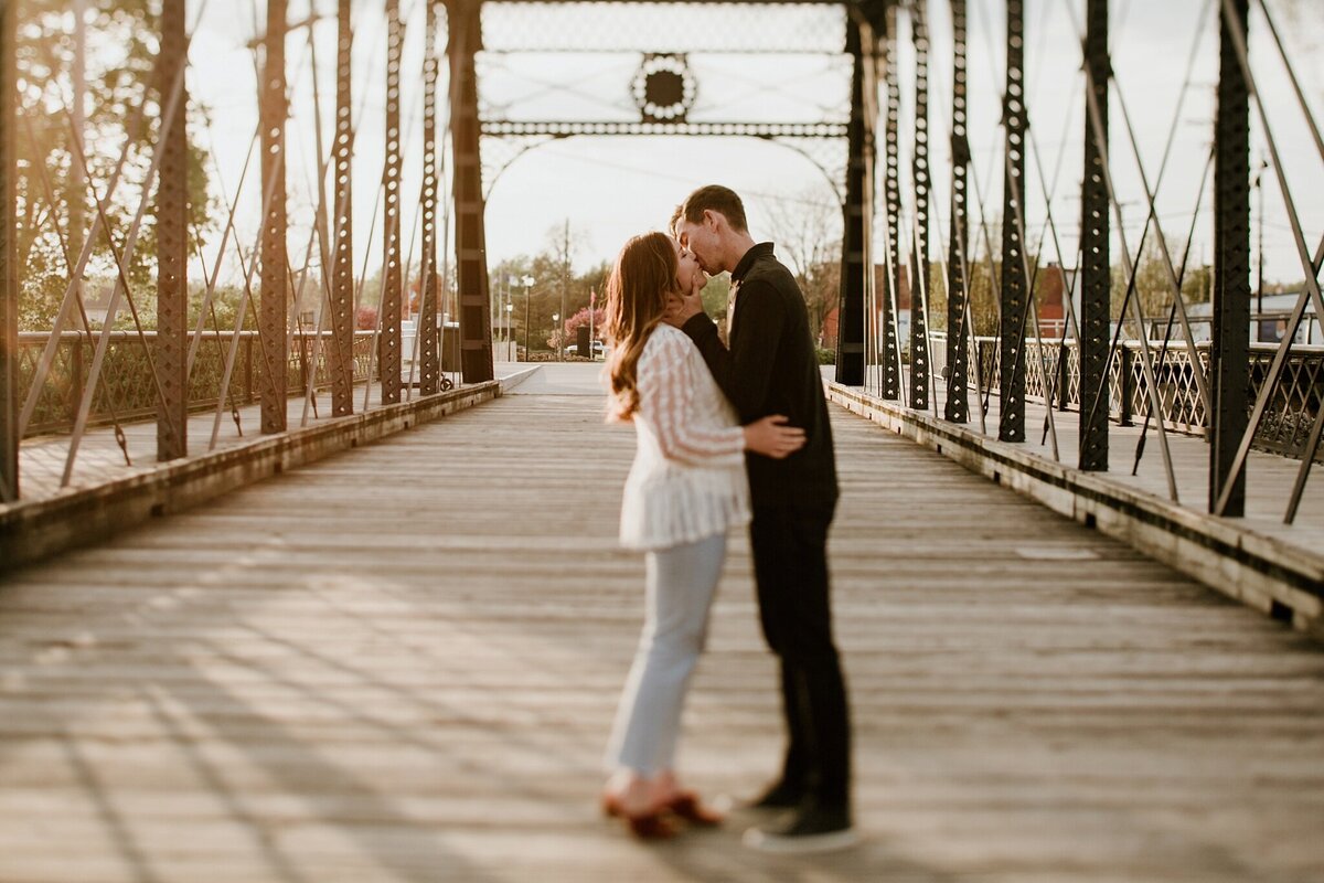 meg-thompson-photography-promenade-park-downtown-fort-wayne-engagement-session-megan-logan-12