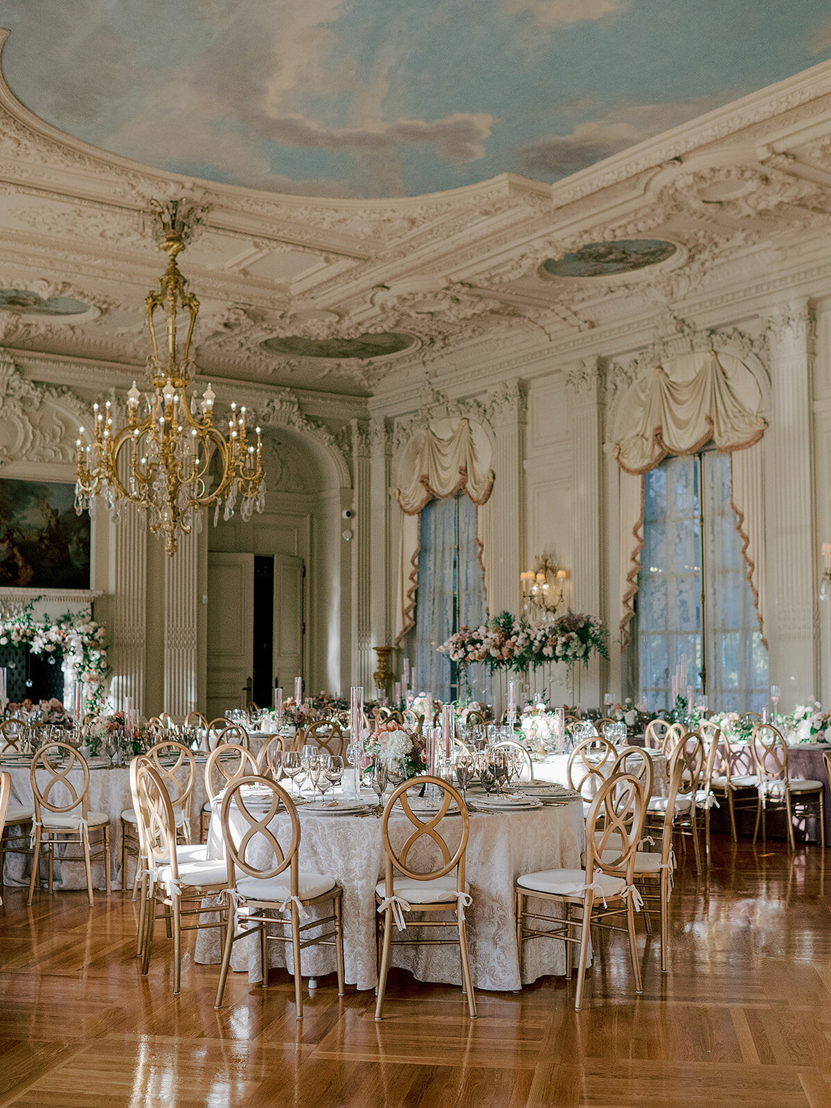 Kate_Murtaugh_Events_wedding_planner_reception_Rosecliff_Mansion_blush_florals