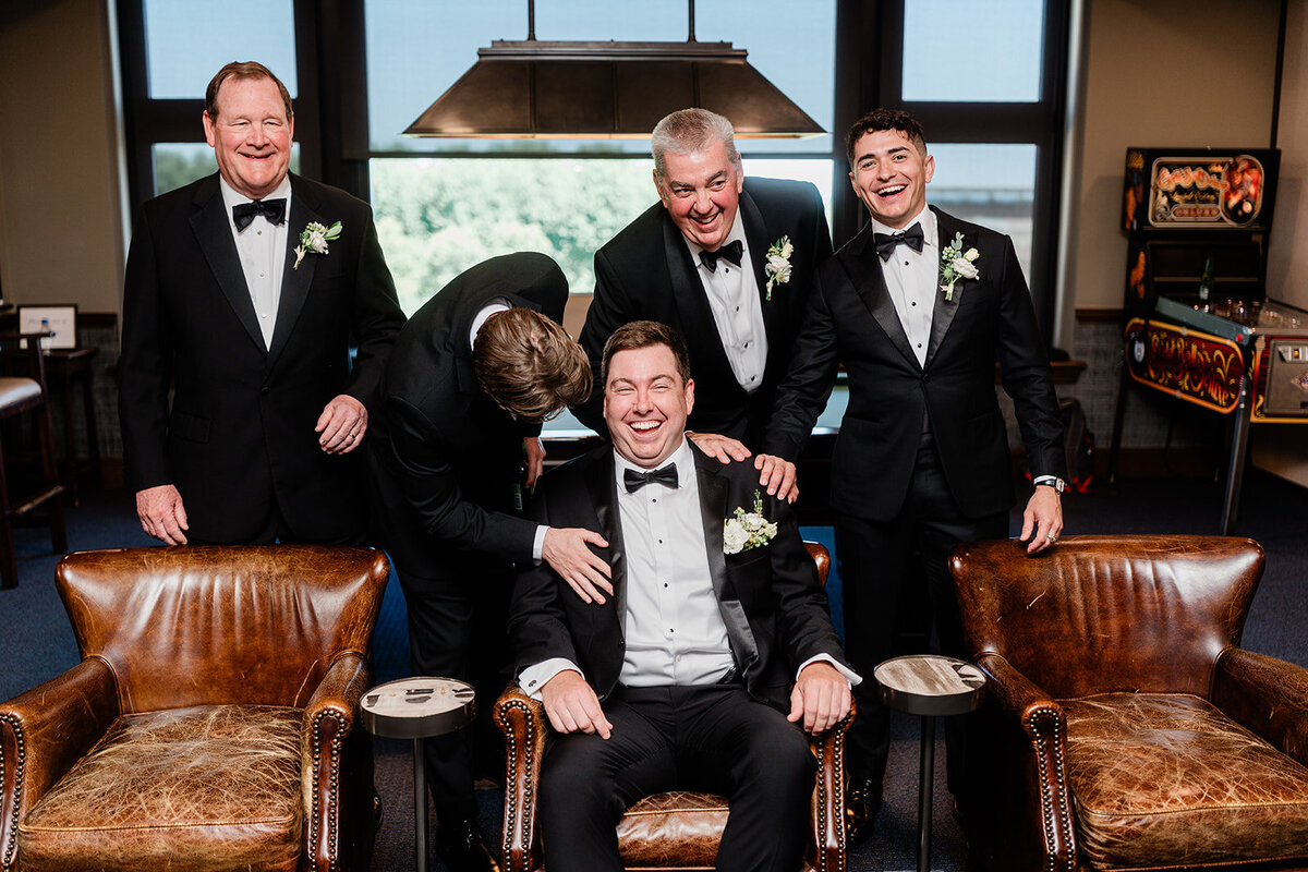 university club of chicago wedding photos by fox and ivory - 38