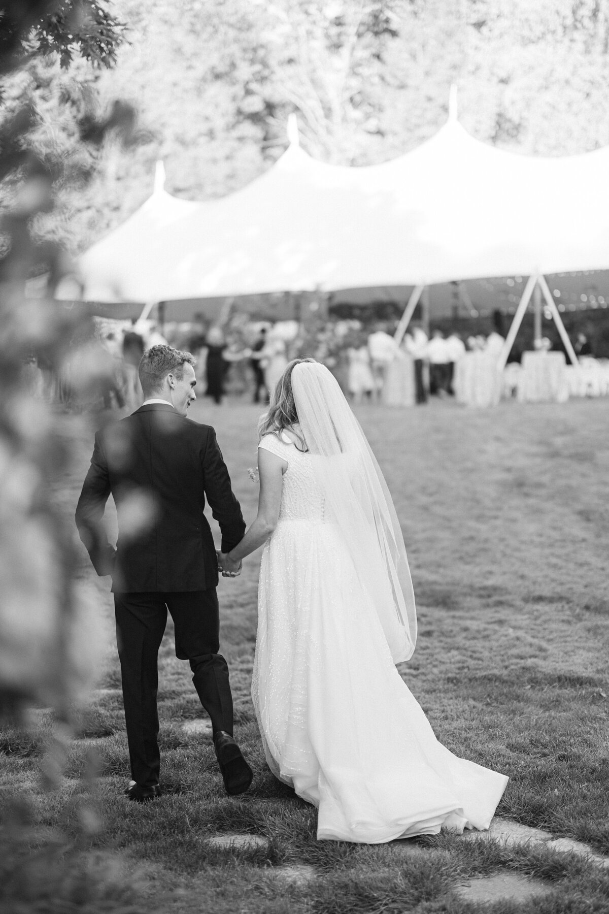 connecticut-backyard-tented-wedding-photo_0031
