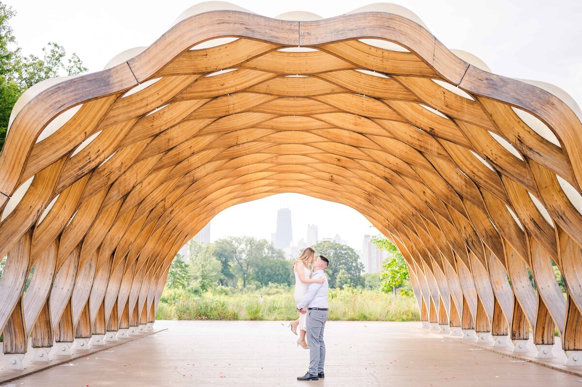 Summer engagement session under the honeycomb at Lincoln park Gardens.