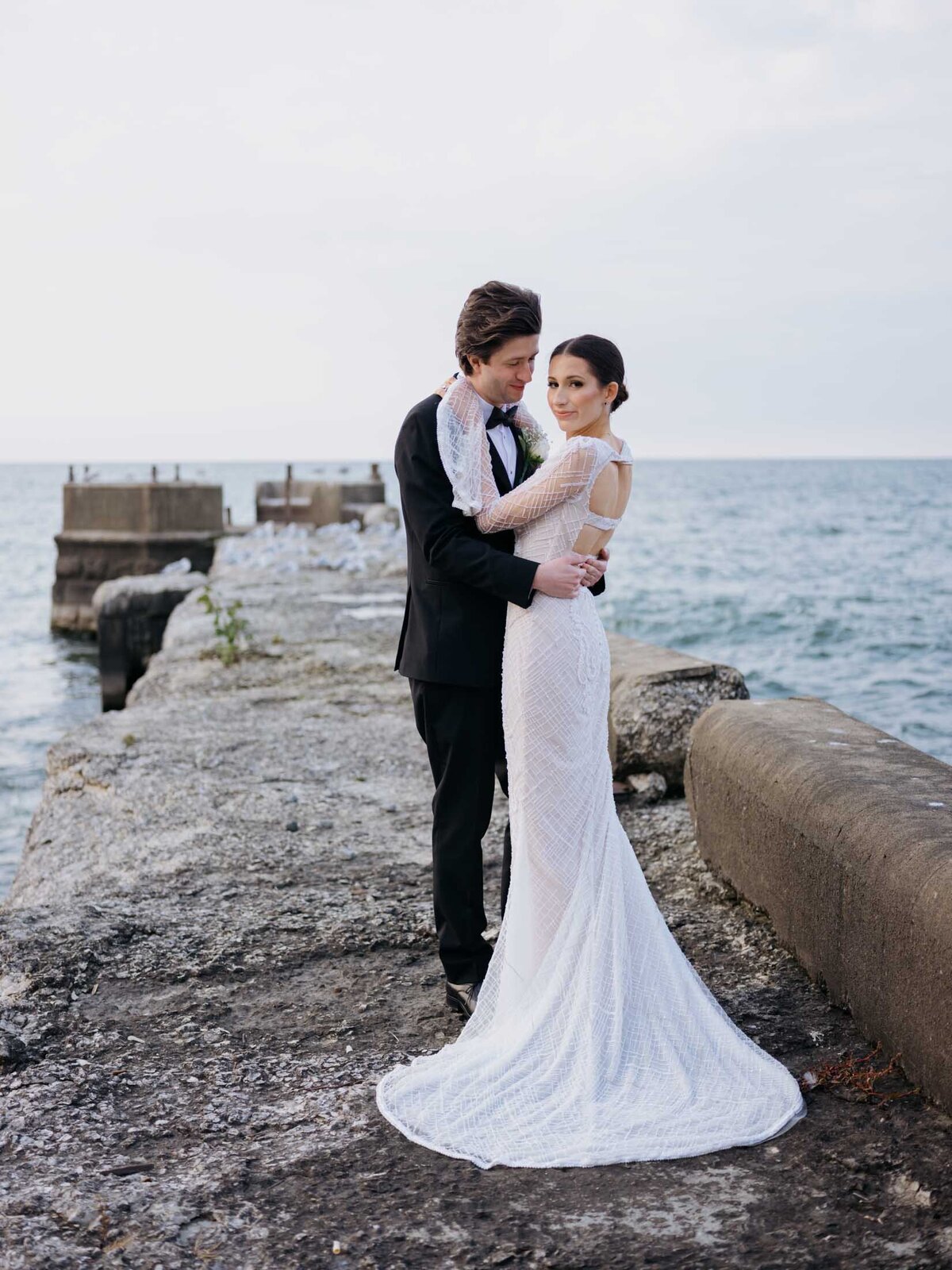 Bride and groom portraits at Shoreby Club on Lake Erie
