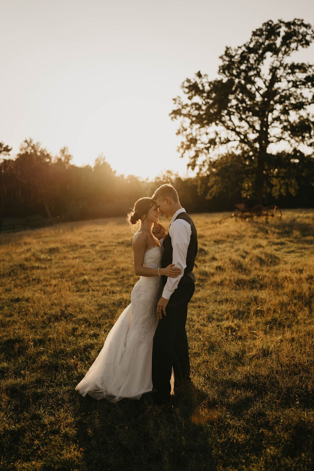 Pleasant Pastures Events Minnesota Wedding Venue outdoor ceremony budget friendly engaged couples