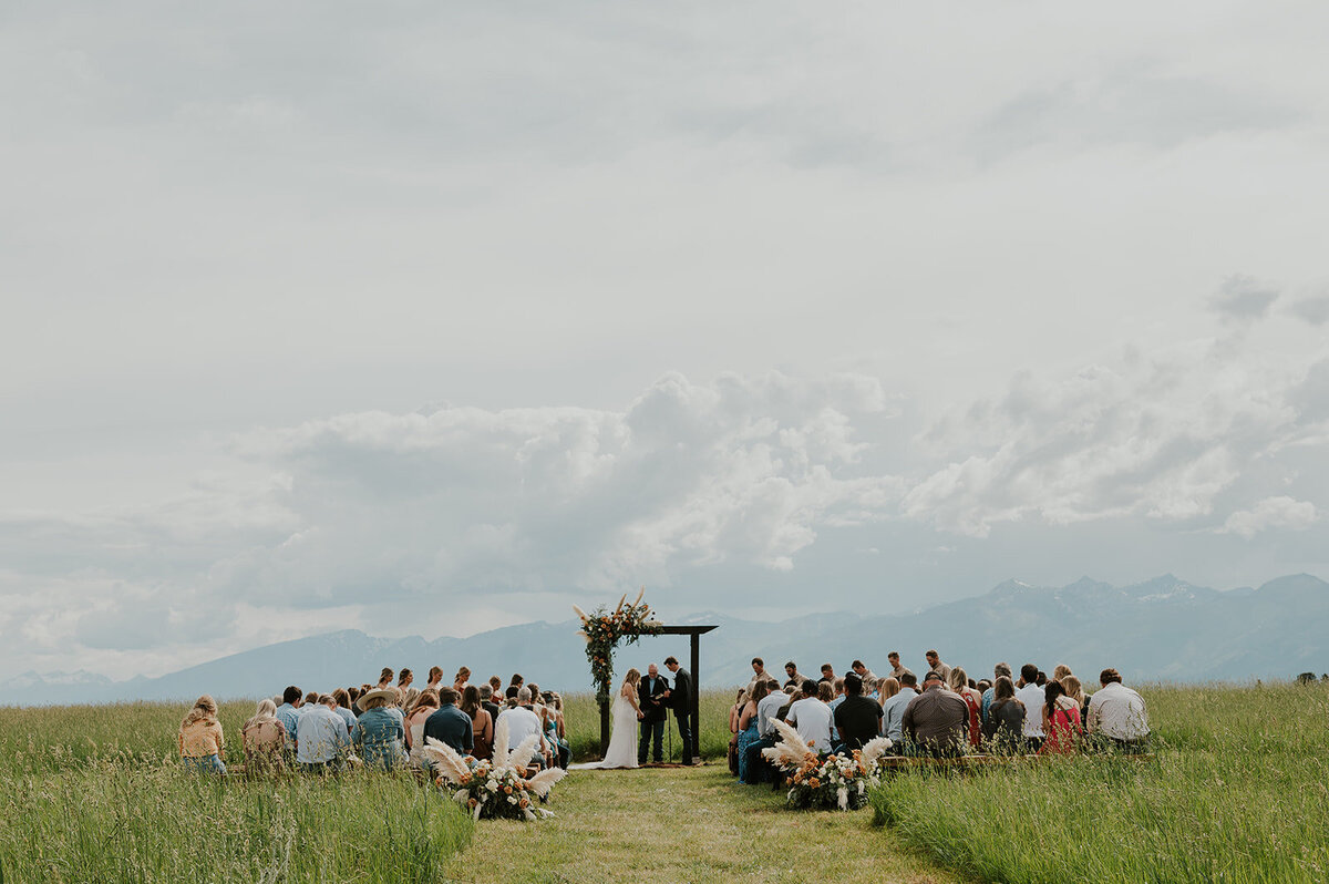presley-gray-luxury-montana-wedding0921