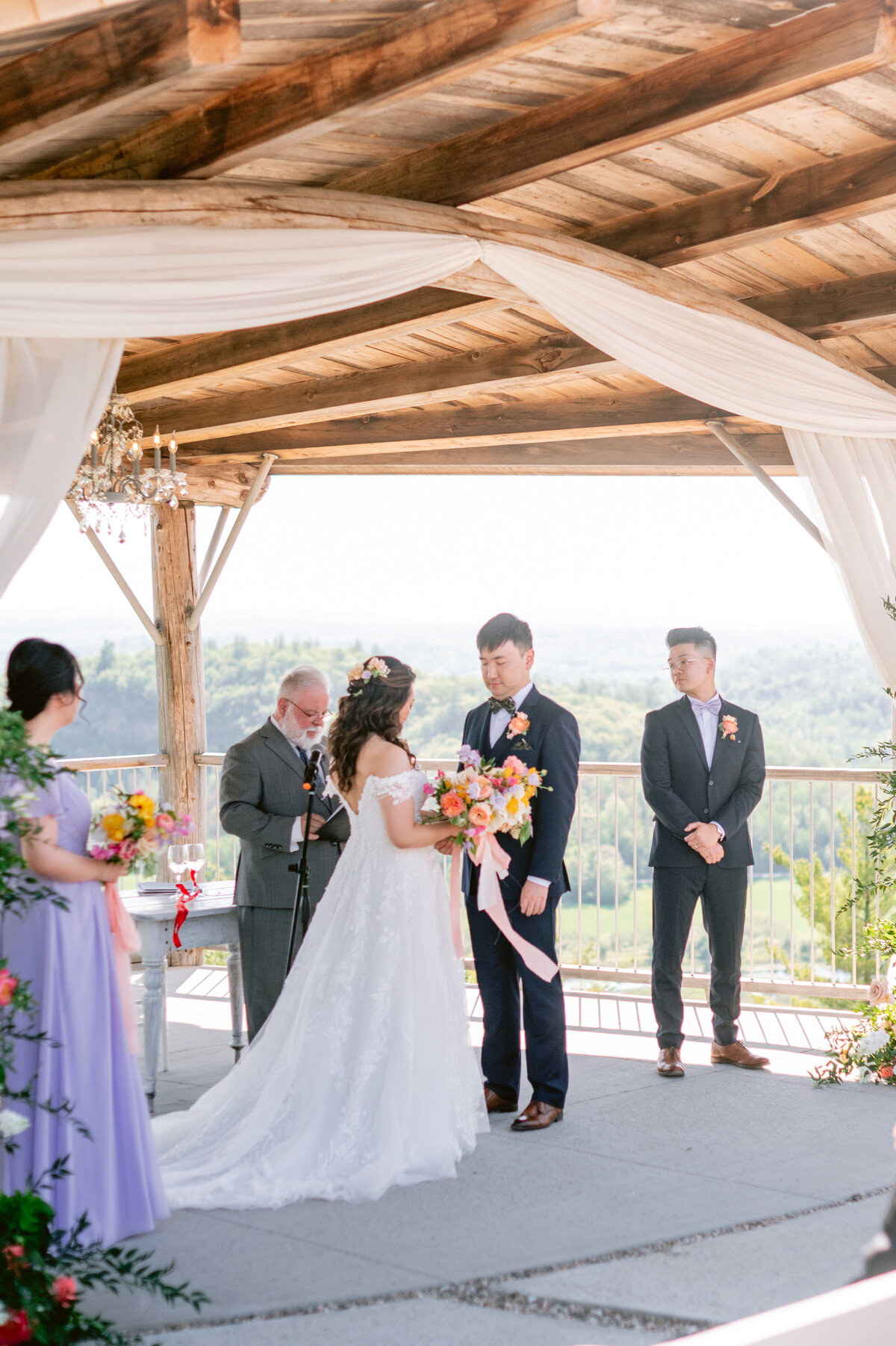 Le Belvedere-Bright-Spring-Floral-Wedding-Photography-by-Emma 43