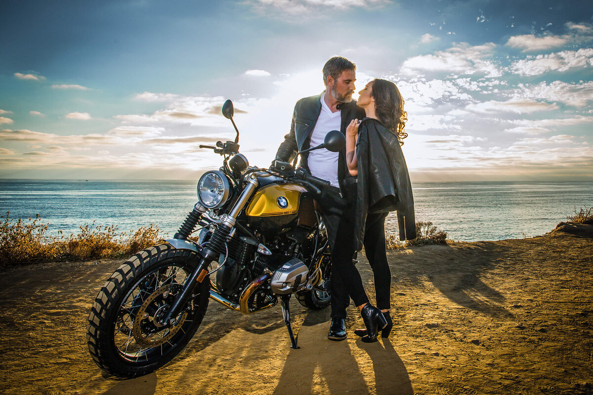 san-diego-engagement-photography-beach-couple-tim-otto