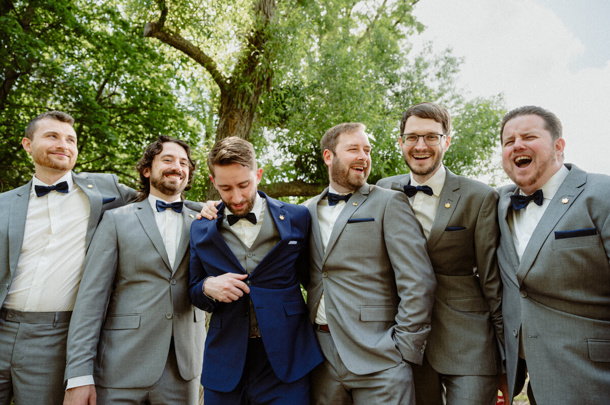 groom-and-his-groomsmen-at-the-royal-ottawa-golf-club-in-aylmer-1