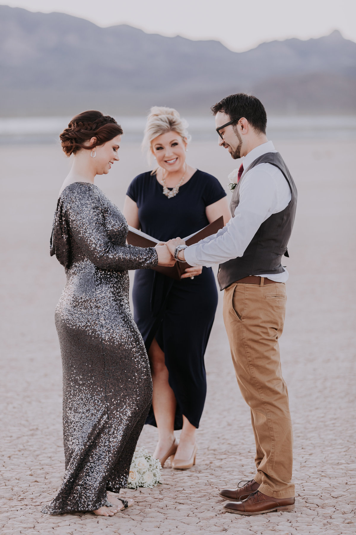 dry-lake-bed-elopement-pictures-las-vegas-mk(21of72)