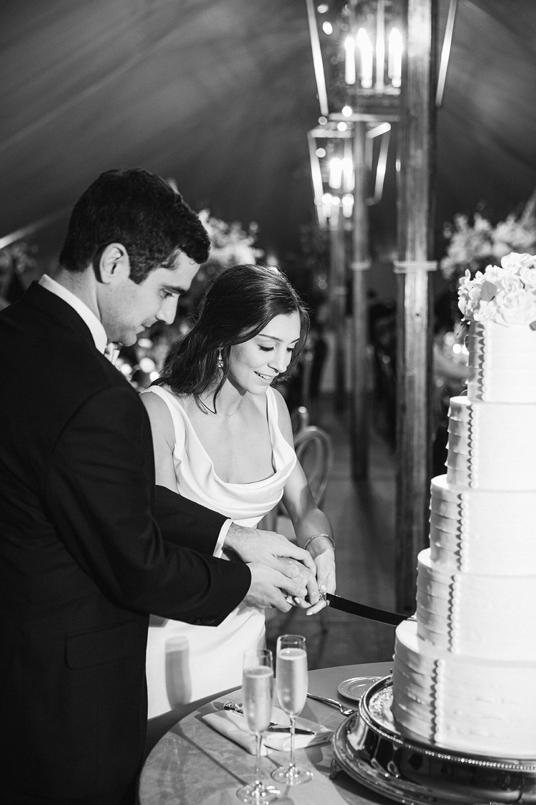 watercolor-wedding-cake-cutting-bride-groom
