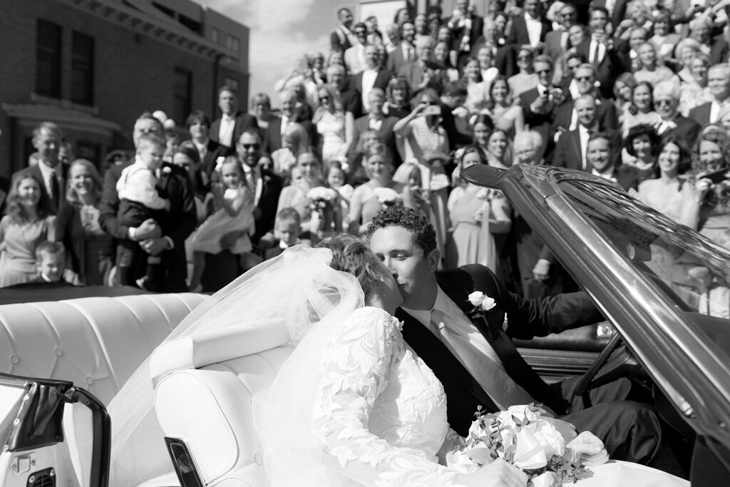 Wedding-exit-vintage-car-moment-minnesota-05395_1