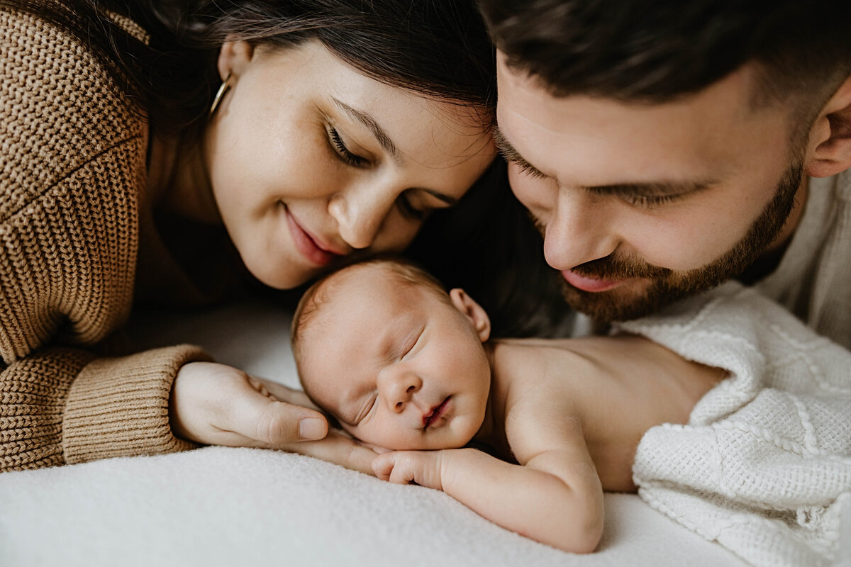 Louisville ky newborn photography session 