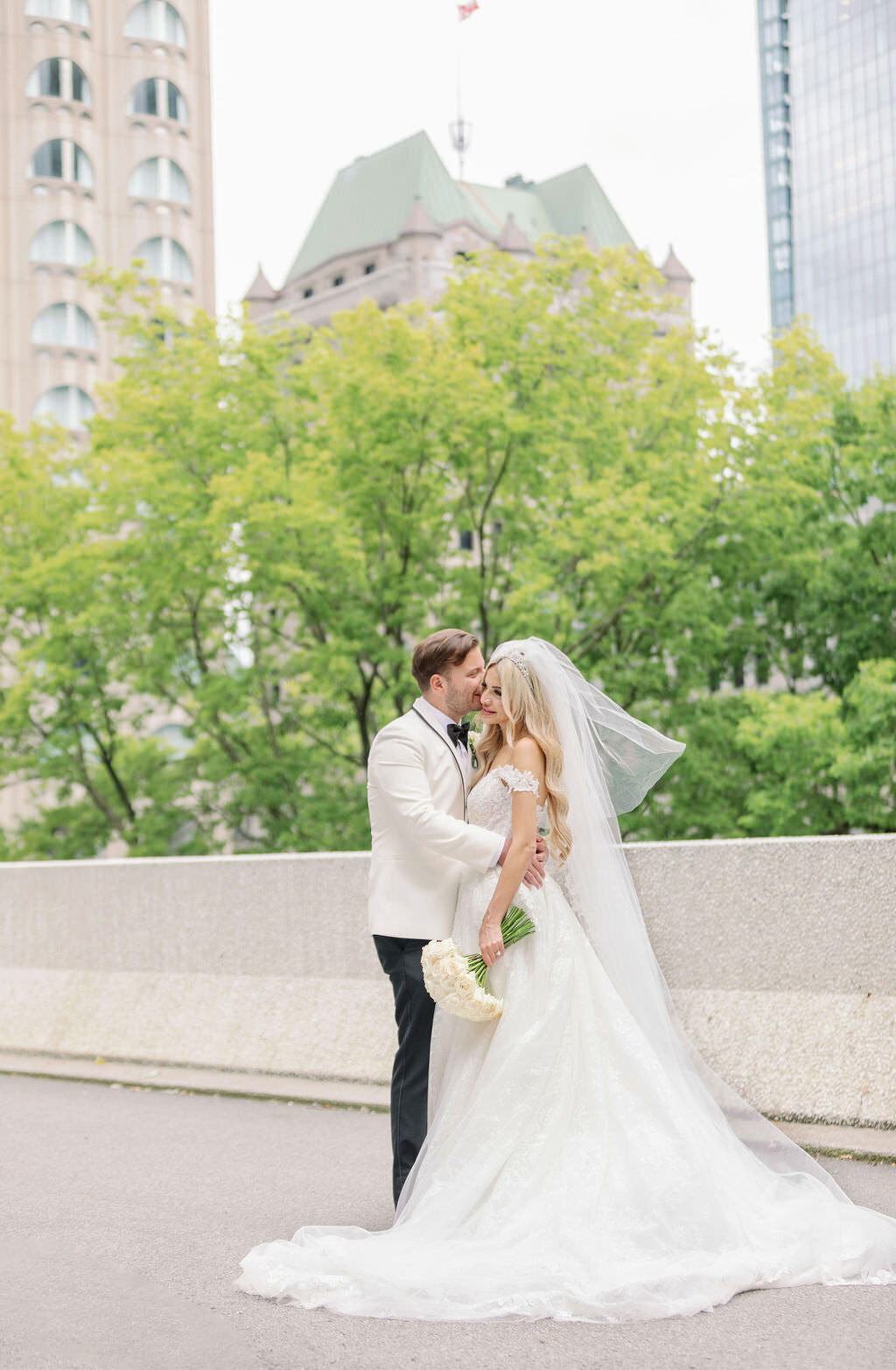 Cathédrale Marie-Reine-du-Monde Wedding_montreal best wedding photographer | luxury moment photography-9229