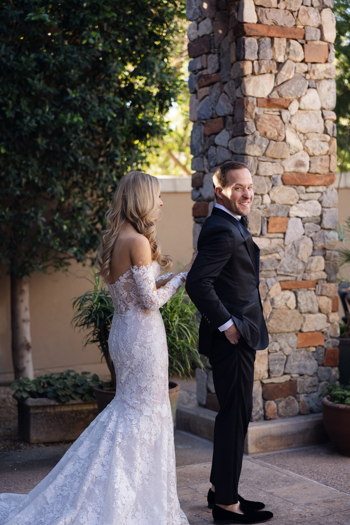 Bride and groom first look at Paradise Valley Country Club in Arizona